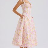 Valentīnas mežģīņu korsetes kleita