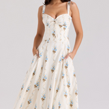 Valentīnas mežģīņu korsetes kleita