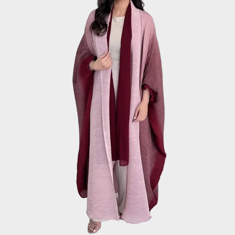 Nevainojams retro stila garš apmetnis ar aptinamu apkakli un neregulāru tekstūru