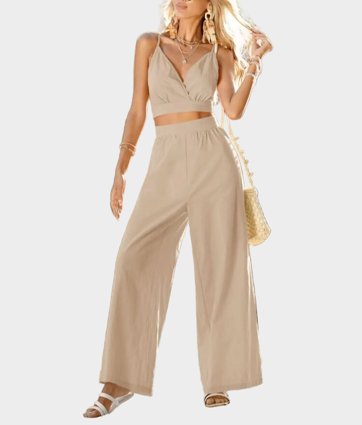 Noelijas minimālistisks tērps ar lencītēm rotātu kleitu un plūstošām detaļām