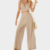 Noelijas minimālistisks tērps ar lencītēm rotātu kleitu un plūstošām detaļām