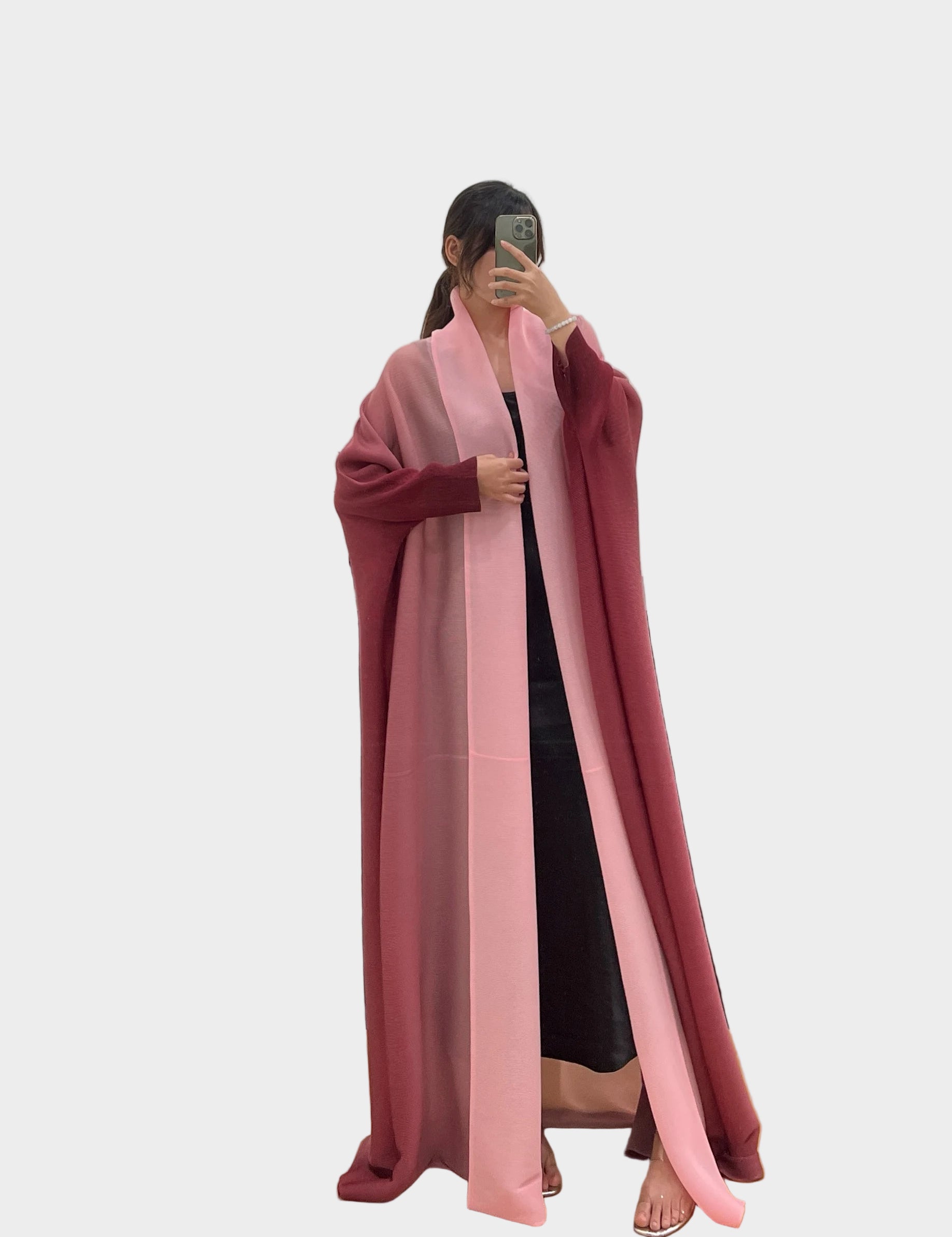 Nevainojams retro stila garš apmetnis ar aptinamu apkakli un neregulāru tekstūru