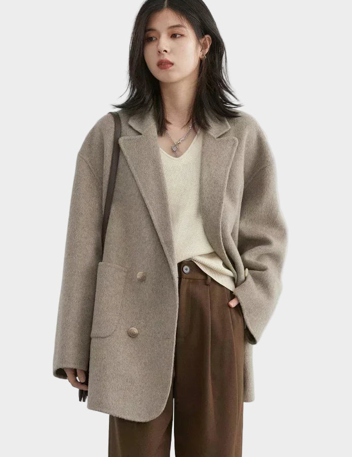 Marina divpusējs vilnas mētelis ar divrindu aizdari un brīvu piegriezumu