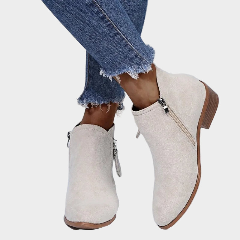 Amalia īsie zābaki ar diskrētu papēdi un minimālistisku siluetu