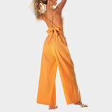 Noelijas minimālistisks tērps ar lencītēm rotātu kleitu un plūstošām detaļām