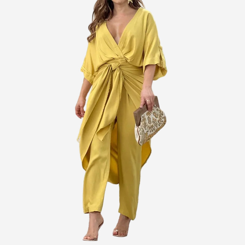 Alehandra divdaļīgs komplekts vienkrāsainā krāsā ar asimetrisku blūzi un taisnām biksēm